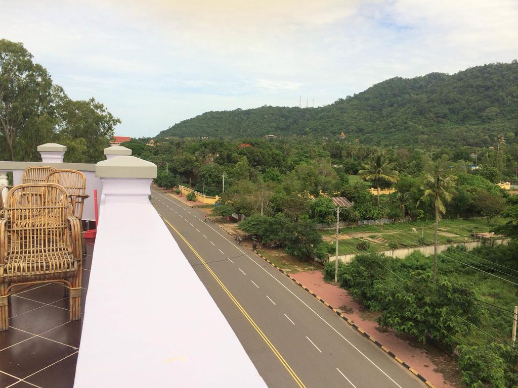 Ocean Breeze Hotel And Sky Bar Kep Exterior foto