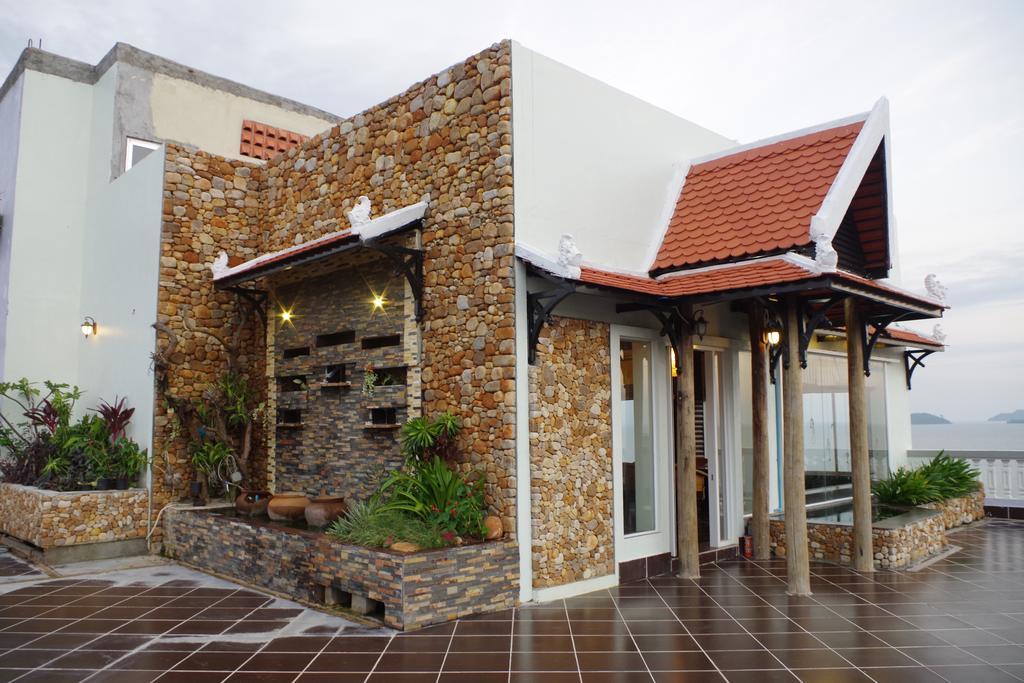 Ocean Breeze Hotel And Sky Bar Kep Exterior foto