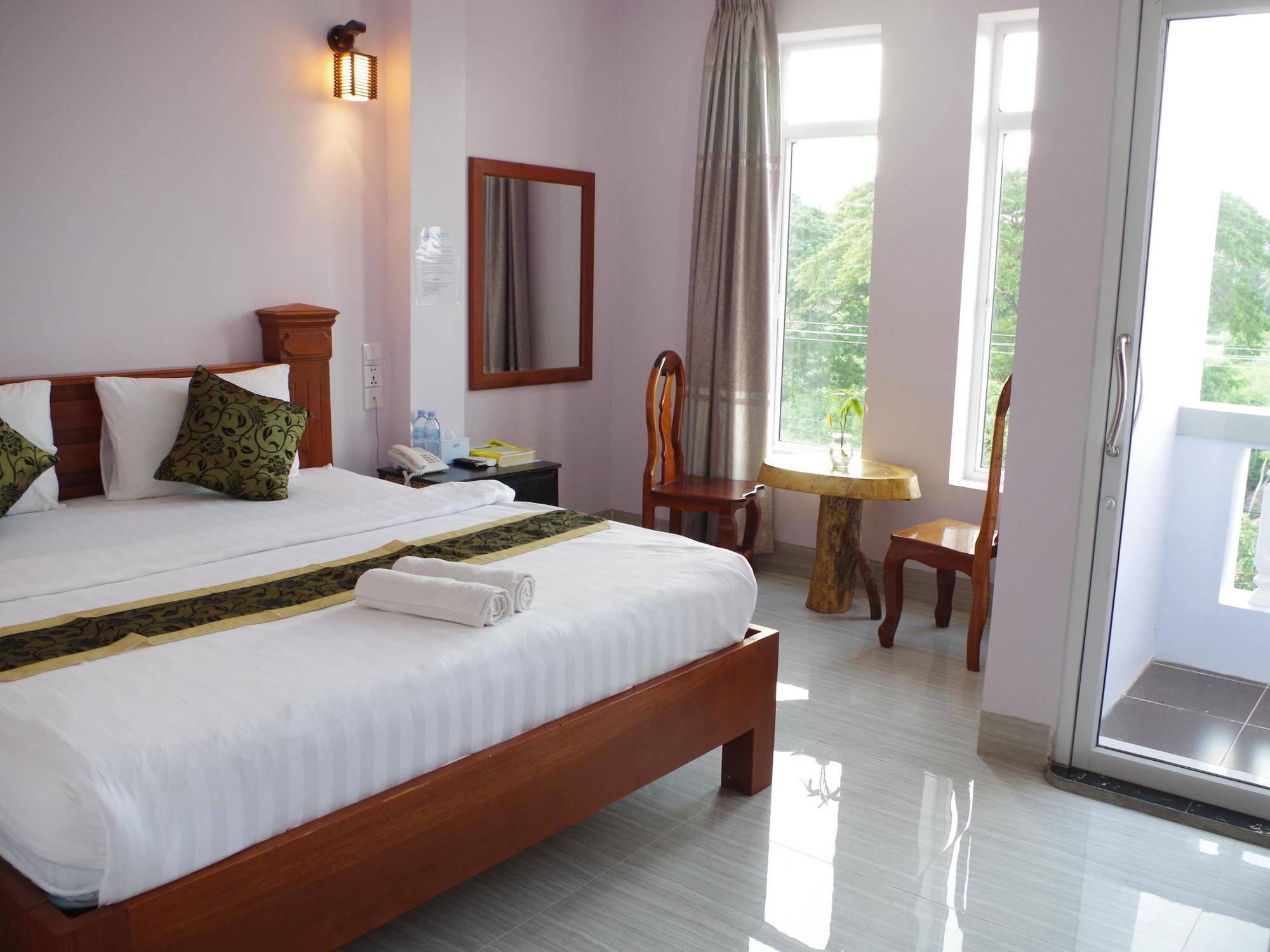 Ocean Breeze Hotel And Sky Bar Kep Exterior foto