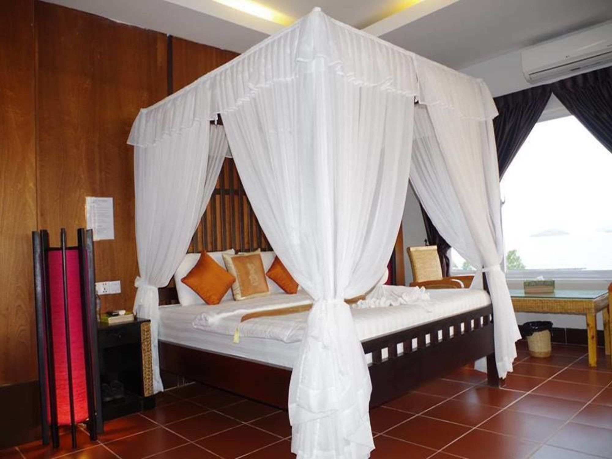 Ocean Breeze Hotel And Sky Bar Kep Exterior foto