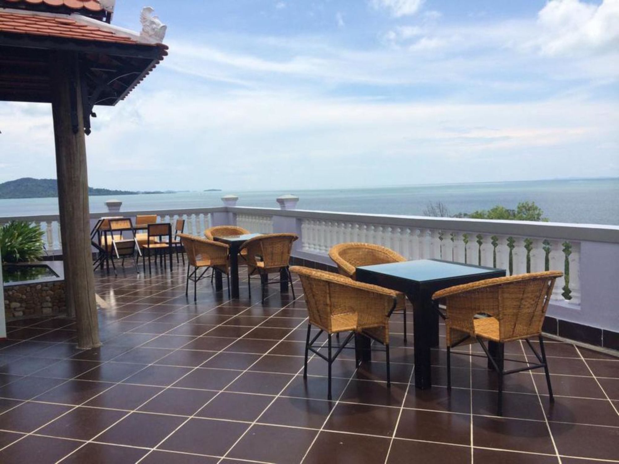 Ocean Breeze Hotel And Sky Bar Kep Exterior foto